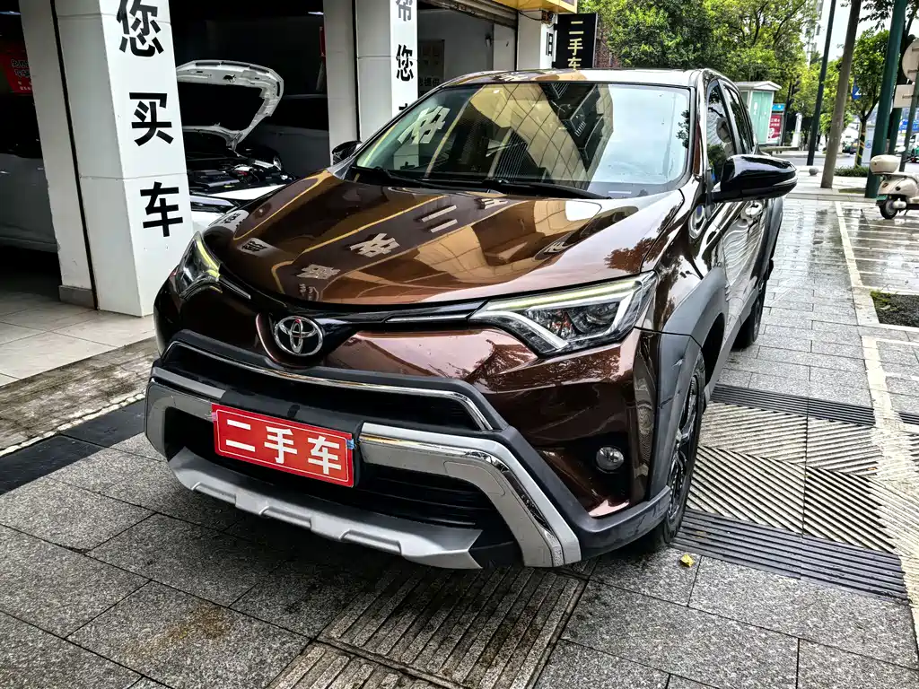 Toyota RAV4 2019 — фото 3