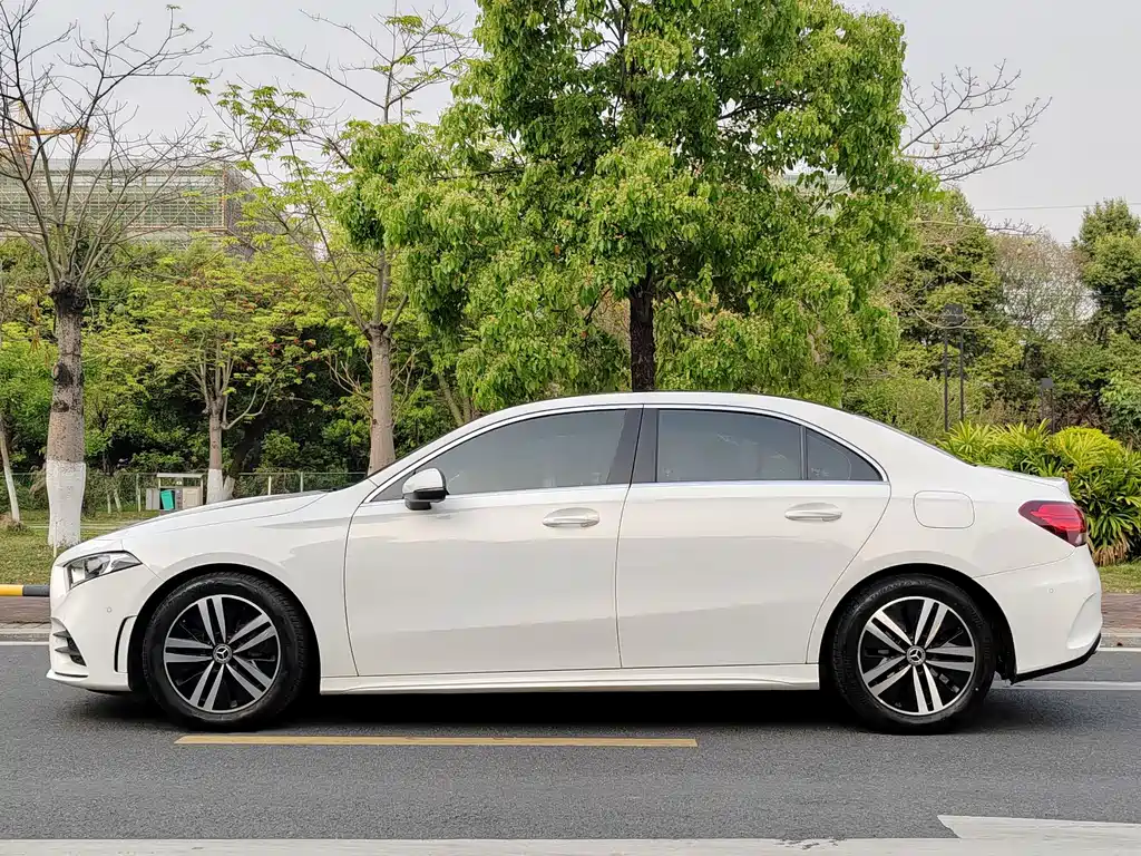 Mercedes-Benz A-Class 2019 — фото 16
