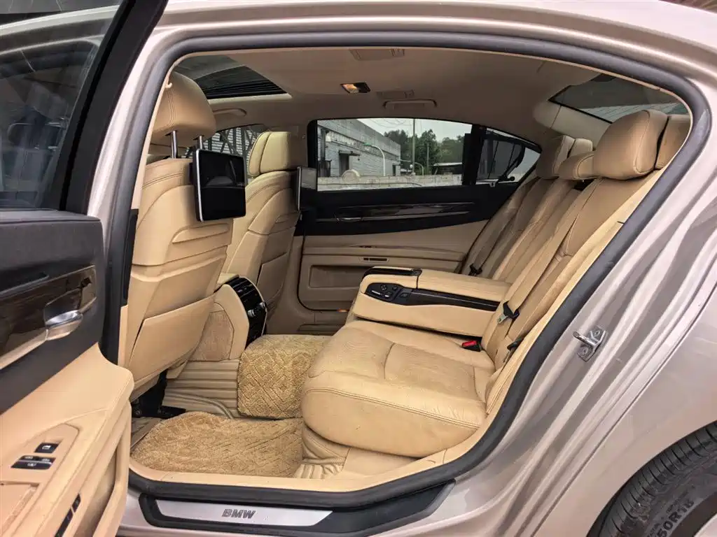 BMW 7 Series 2013 — фото 12