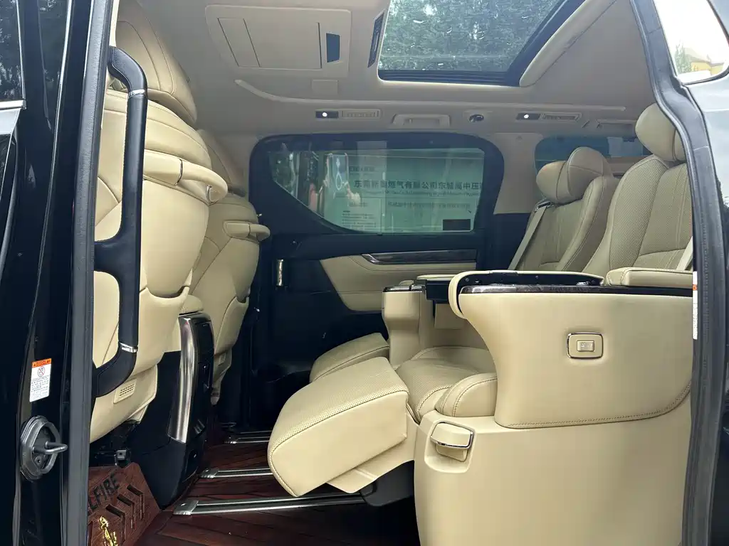 Toyota Vellfire 2021 — фото 8