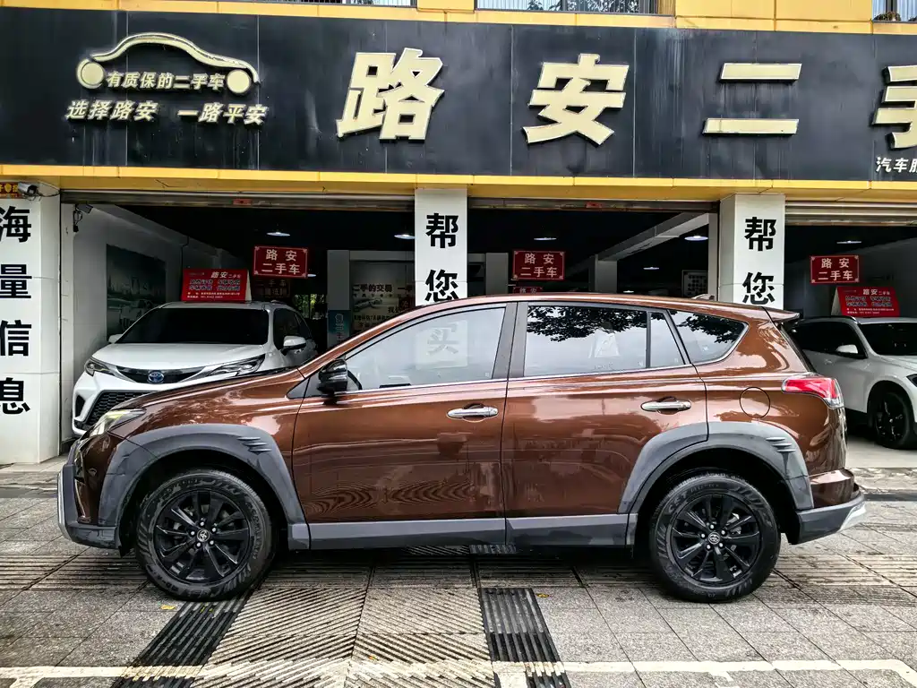 Toyota RAV4 2019 — фото 5
