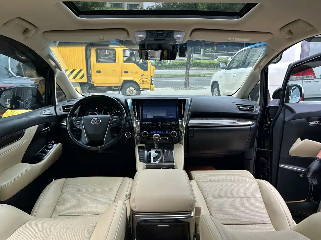 Toyota Vellfire 2021 — фото 9
