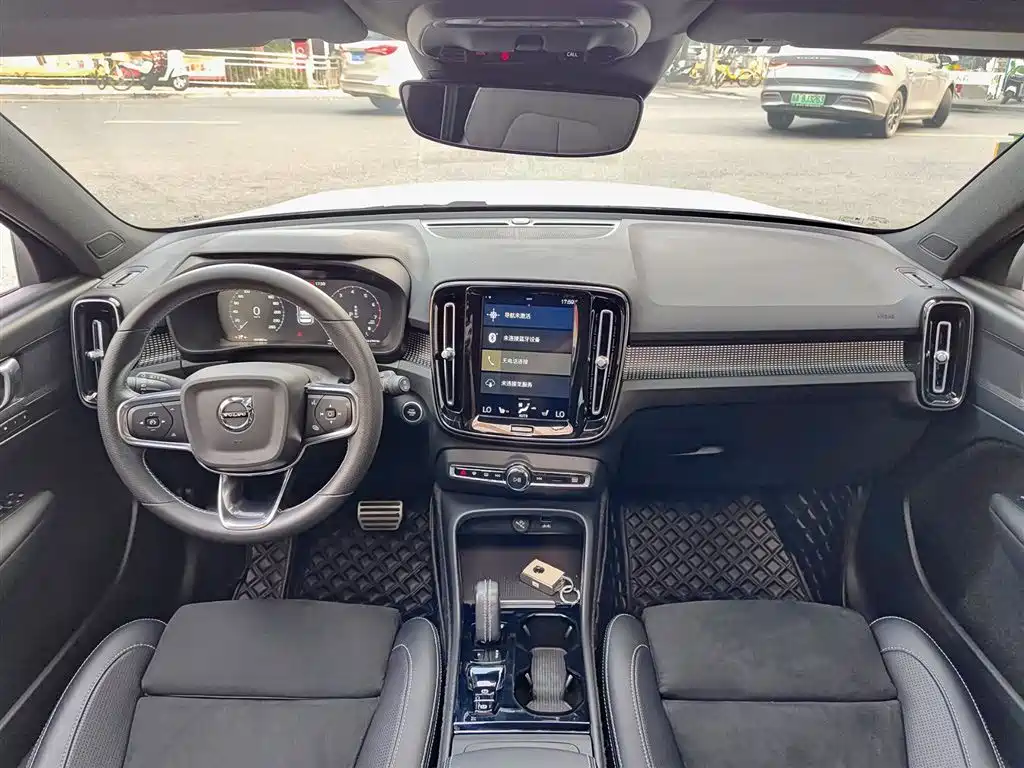Volvo XC40 2020 — фото 10
