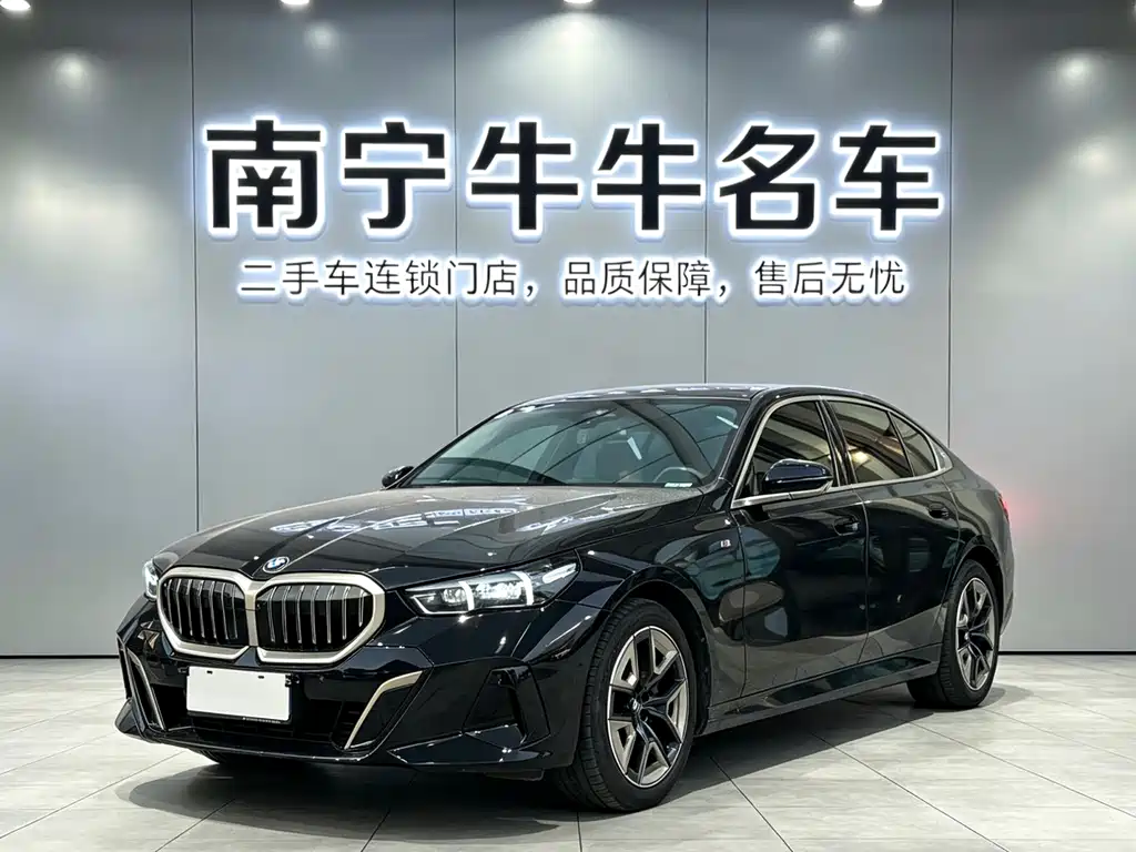 BMW 5 Series 2024 — фото 1