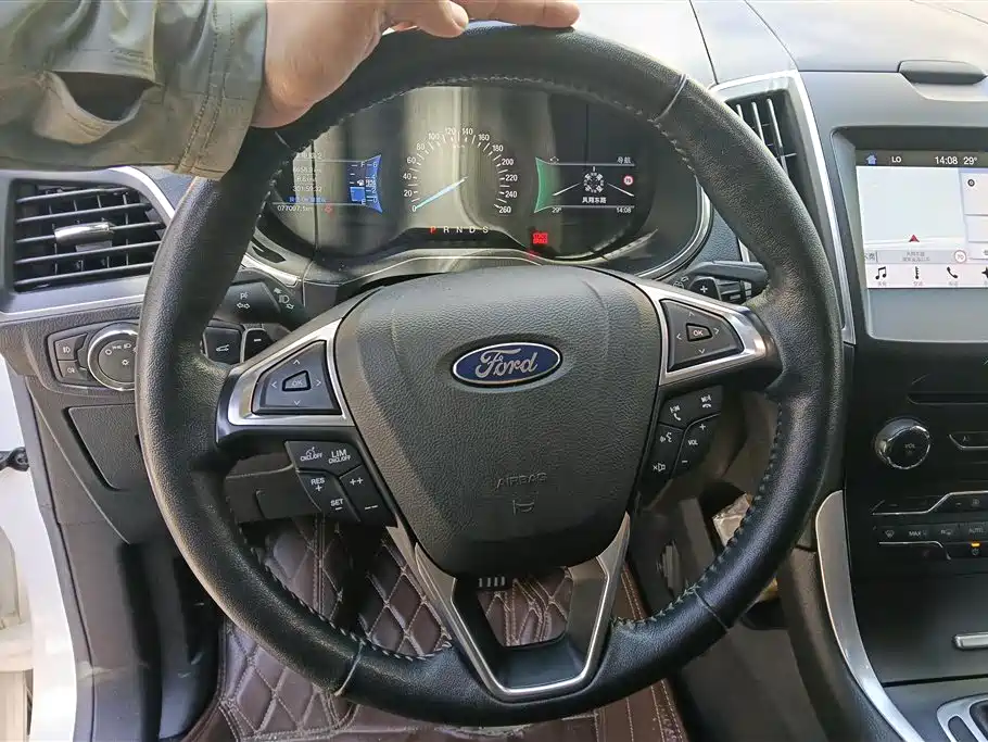 Ford Edge 2016 — фото 14