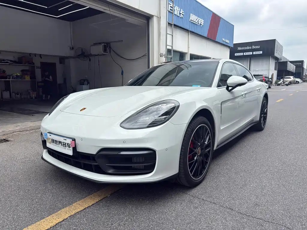 Porsche Panamera 2021