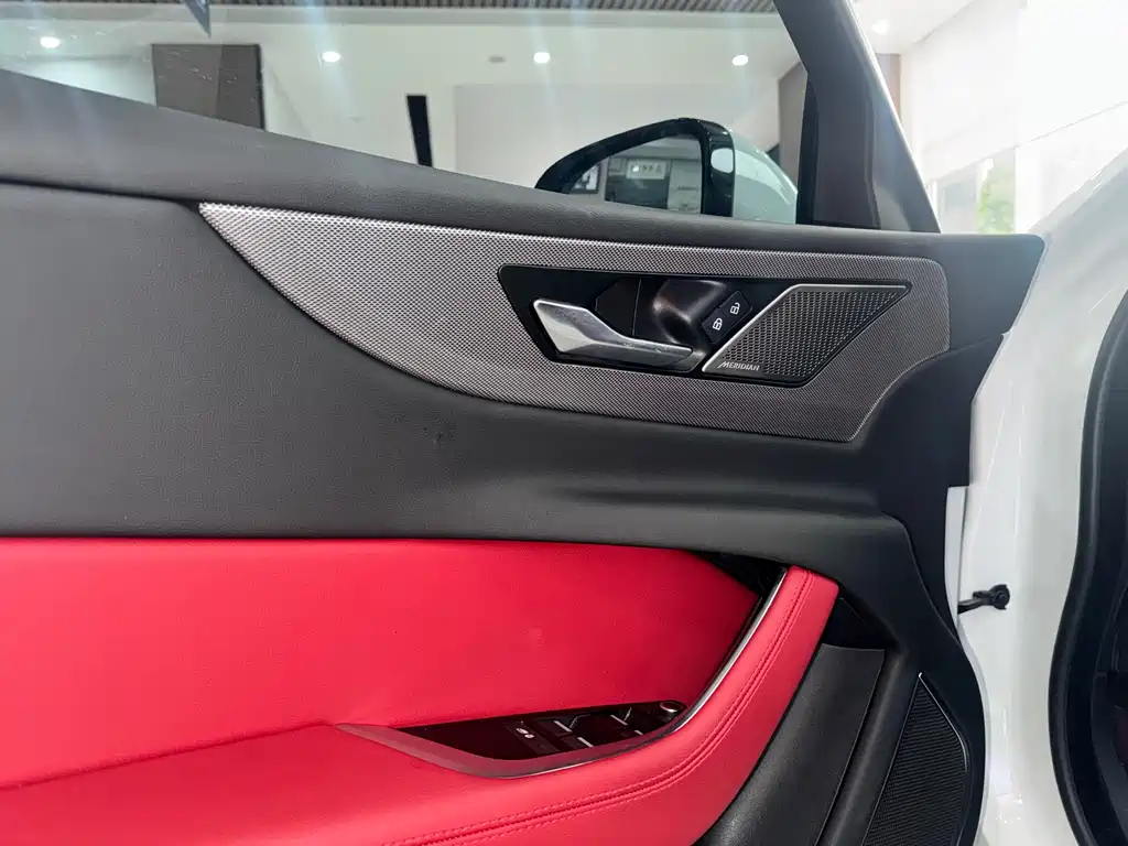 Jaguar XEL 2024 — фото 10