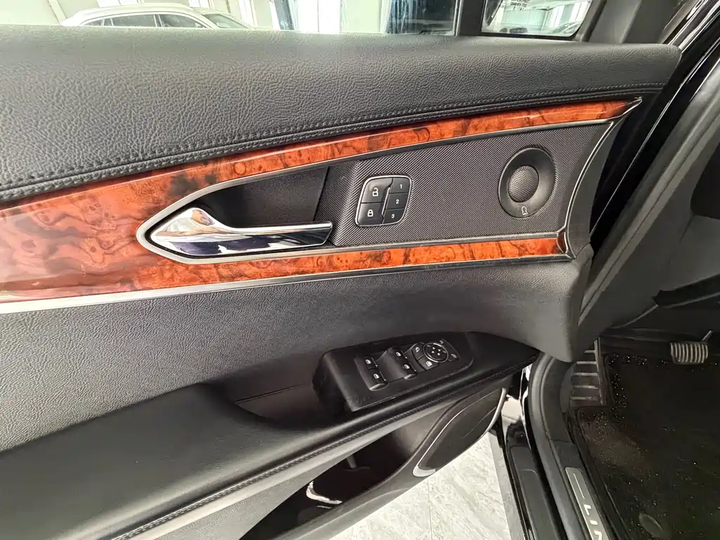 Lincoln MKX 2018 — фото 11