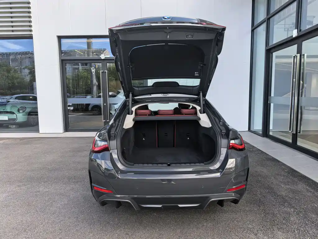 BMW i4 2025 — фото 12