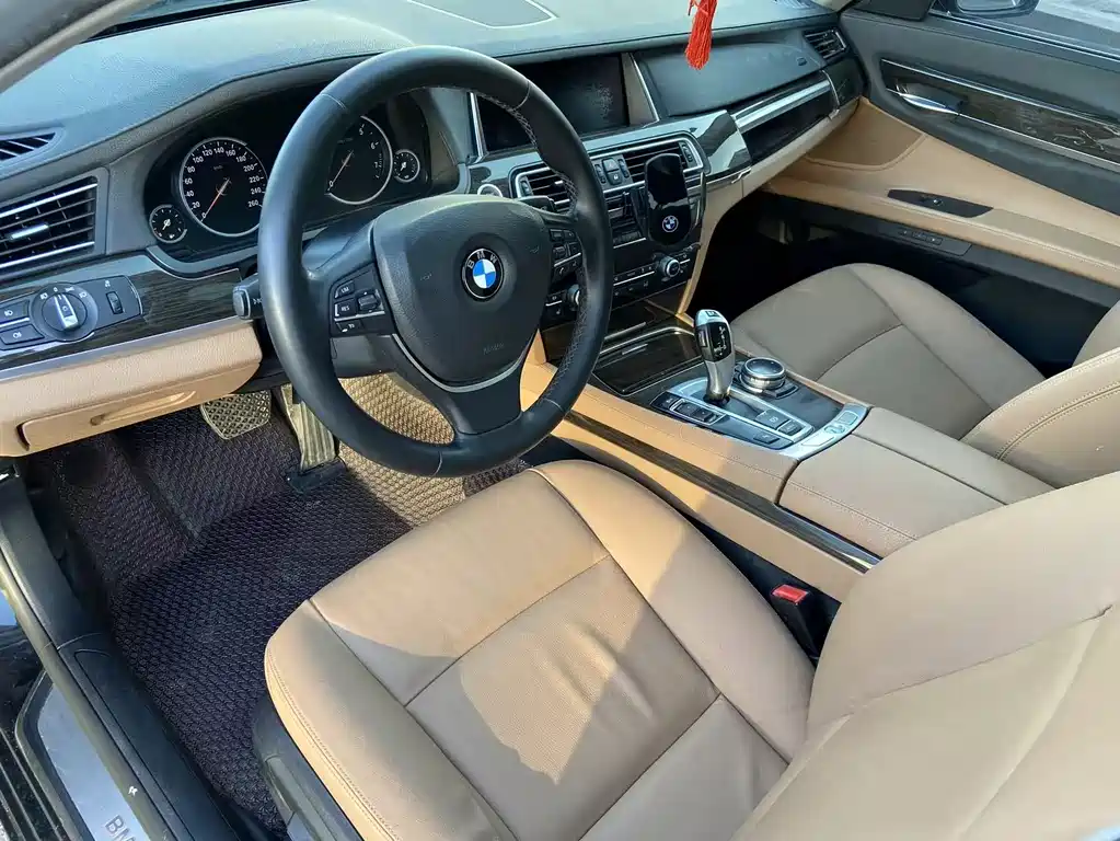 BMW 7 Series 2014 — фото 9