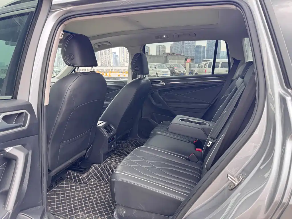 Volkswagen Tiguan L 2023 — фото 11