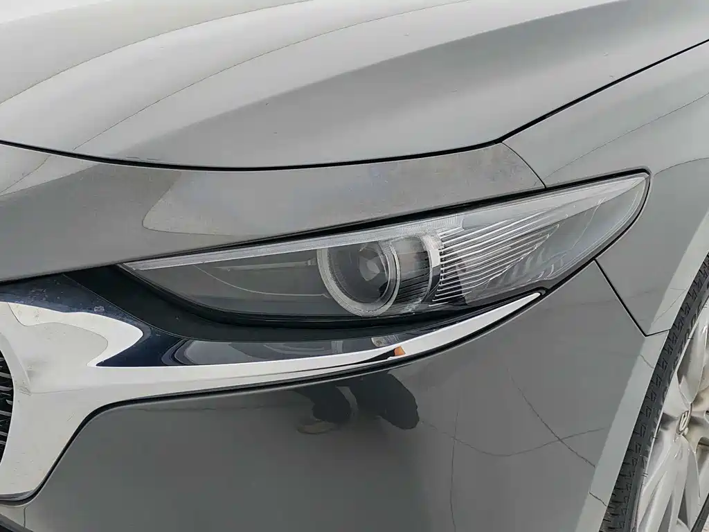Mazda 3 Axela 2022 — фото 11