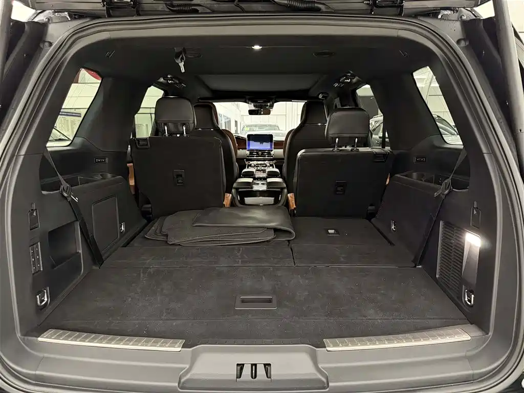 Lincoln Navigator 2021 — фото 13