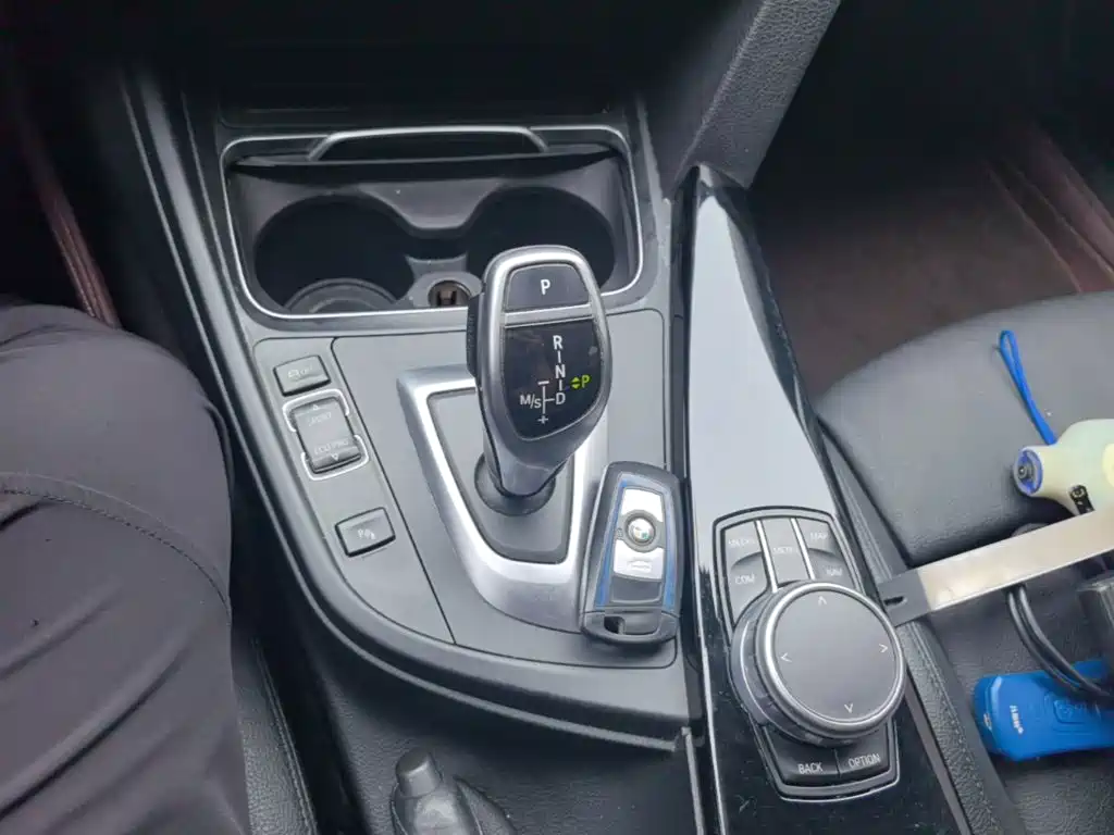 BMW 3 Series 2019 — фото 14