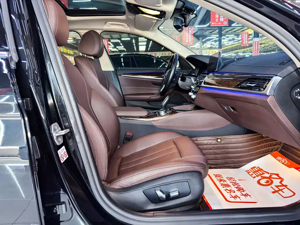 BMW 5 Series 2019 — фото 13