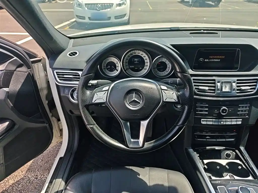 Mercedes-Benz E-Class 2015 — фото 11
