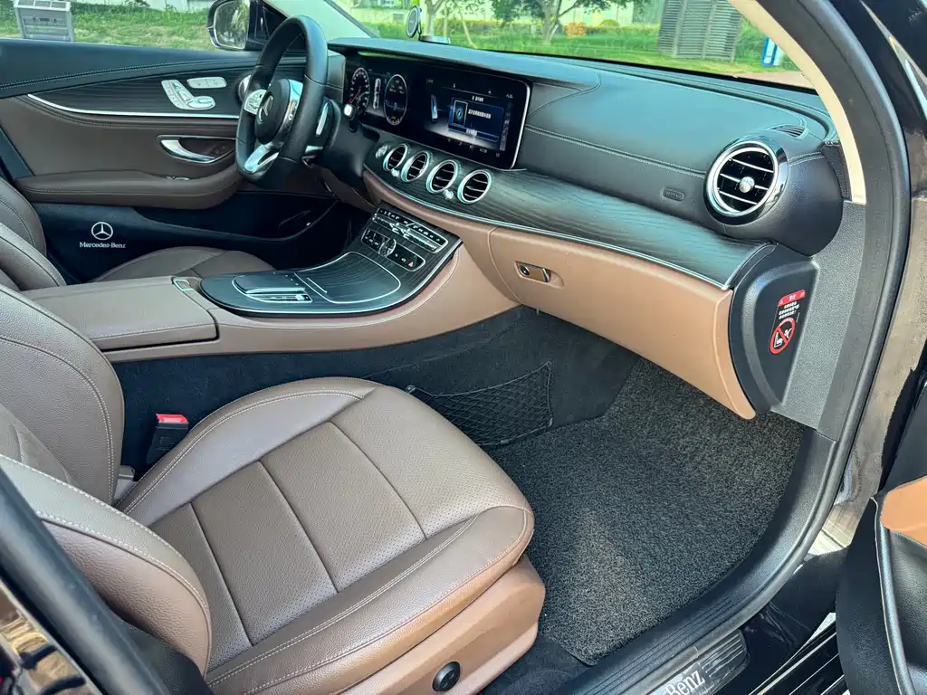 Mercedes-Benz E-Class 2019 — фото 12