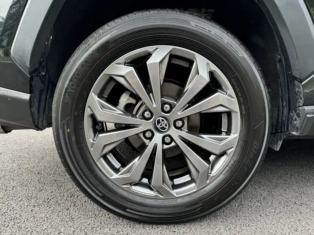 Toyota RAV4 2024 — фото 17