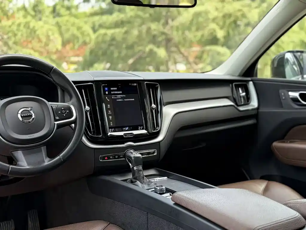 Volvo XC60 2020 — фото 17