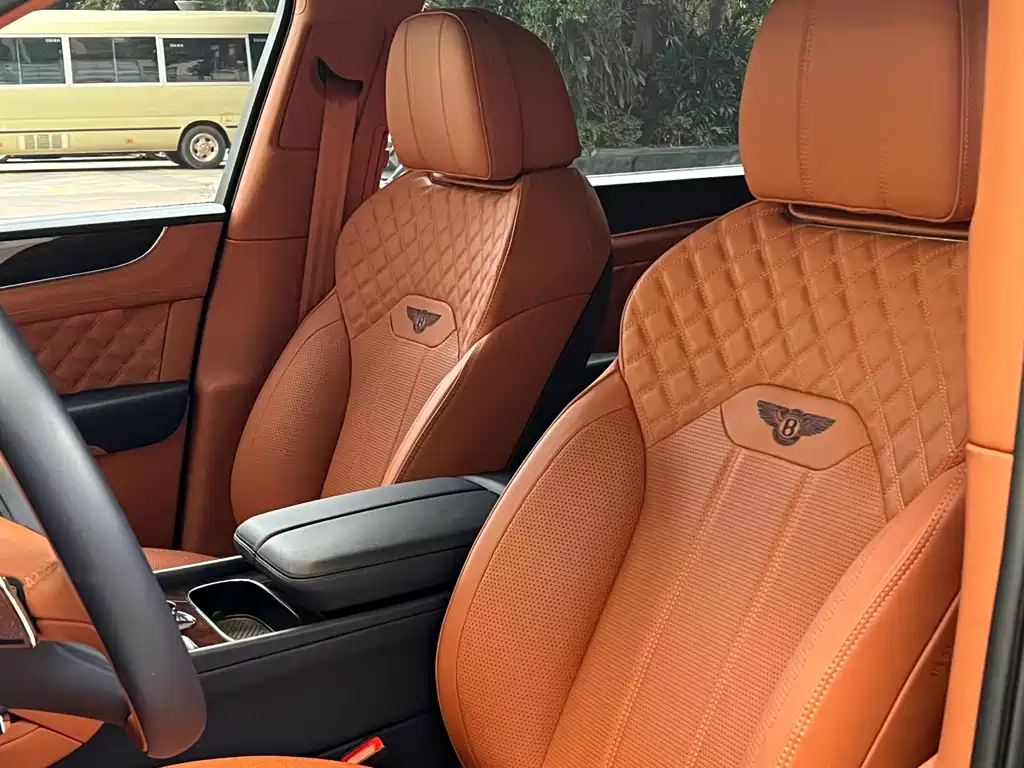 Bentley Bentayga 2021 — фото 10