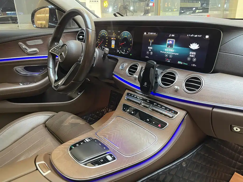 Mercedes-Benz E-Class 2022 — фото 12