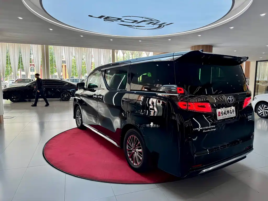 Toyota Vellfire 2023 — фото 7