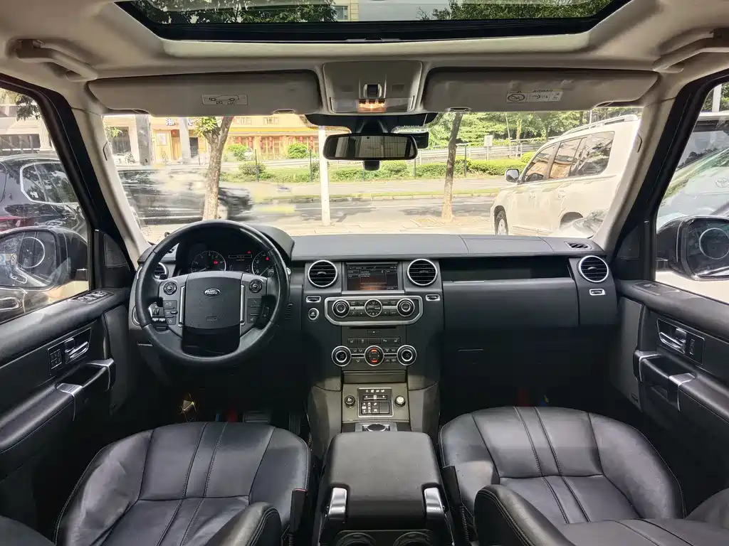 Land Rover Discovery 2016 — фото 11