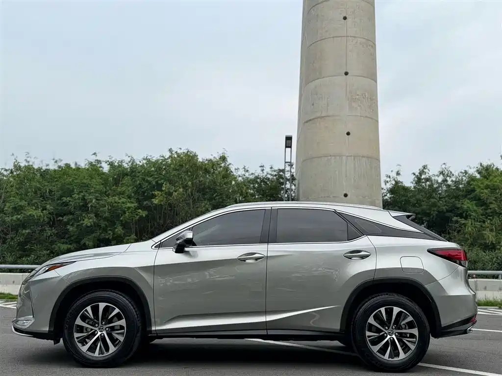Lexus RX 2022 — фото 9