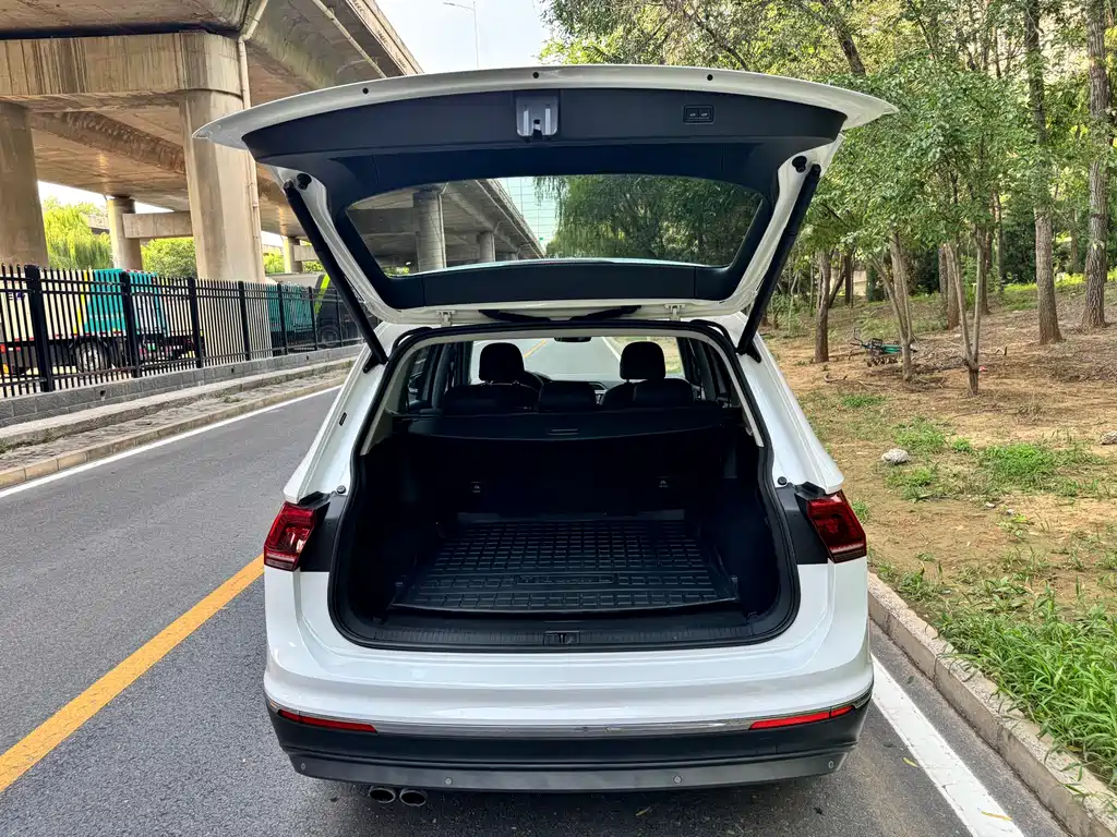 Volkswagen Tiguan L 2018 — фото 15