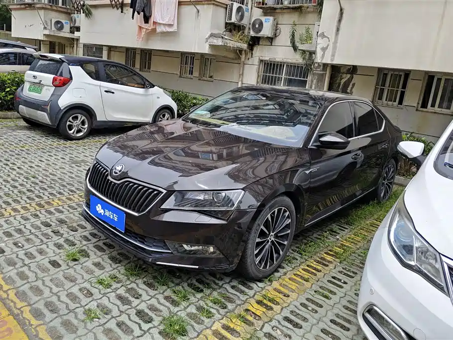 Skoda Superb 2016 — фото 1