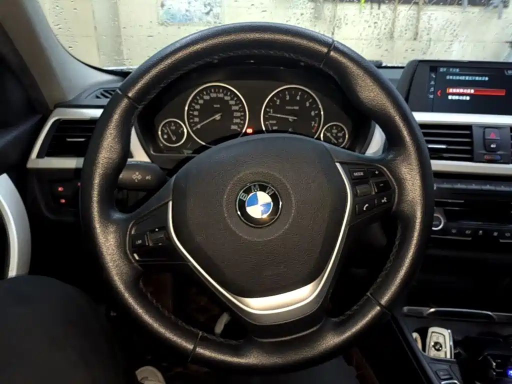 BMW 3 Series 2016 — фото 11