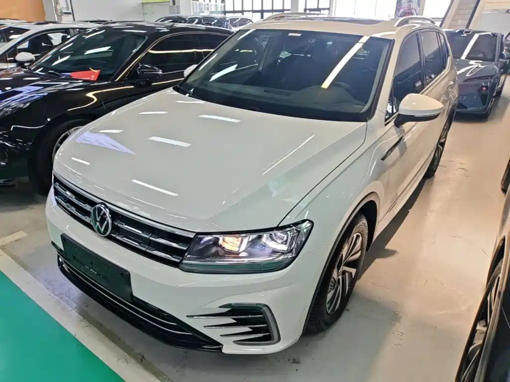 Volkswagen Tiguan L PHEV 2021 — фото 1