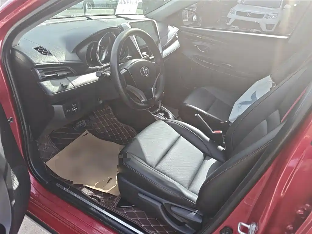 Toyota Yaris L 2020 — фото 11