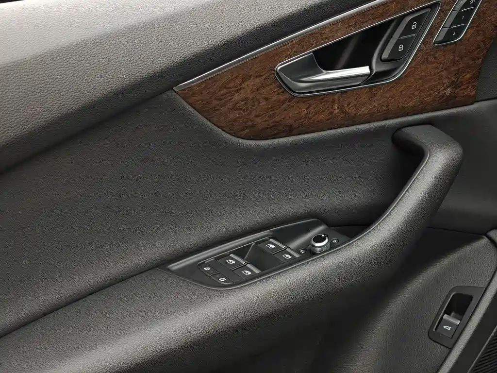 Audi Q7 2021 — фото 10
