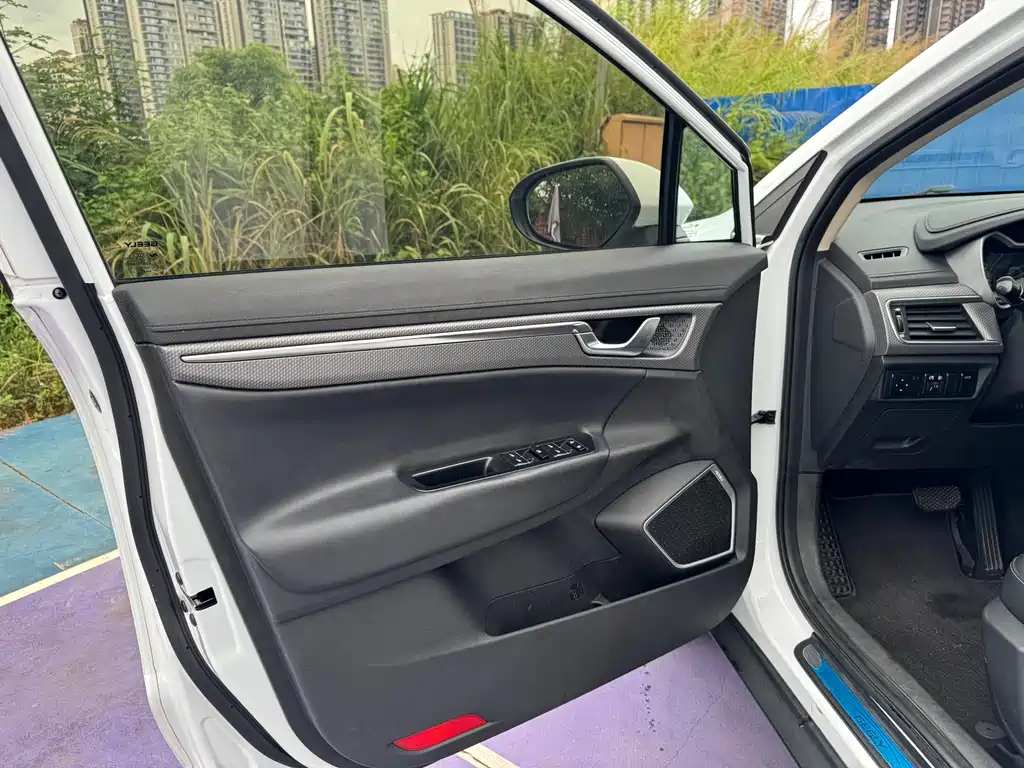 Geely Emgrand GS 2018 — фото 10