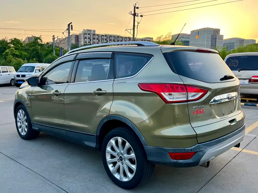Ford Kuga 2015 — фото 12