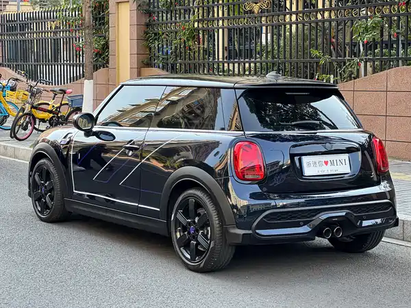 MINI MINI 2023