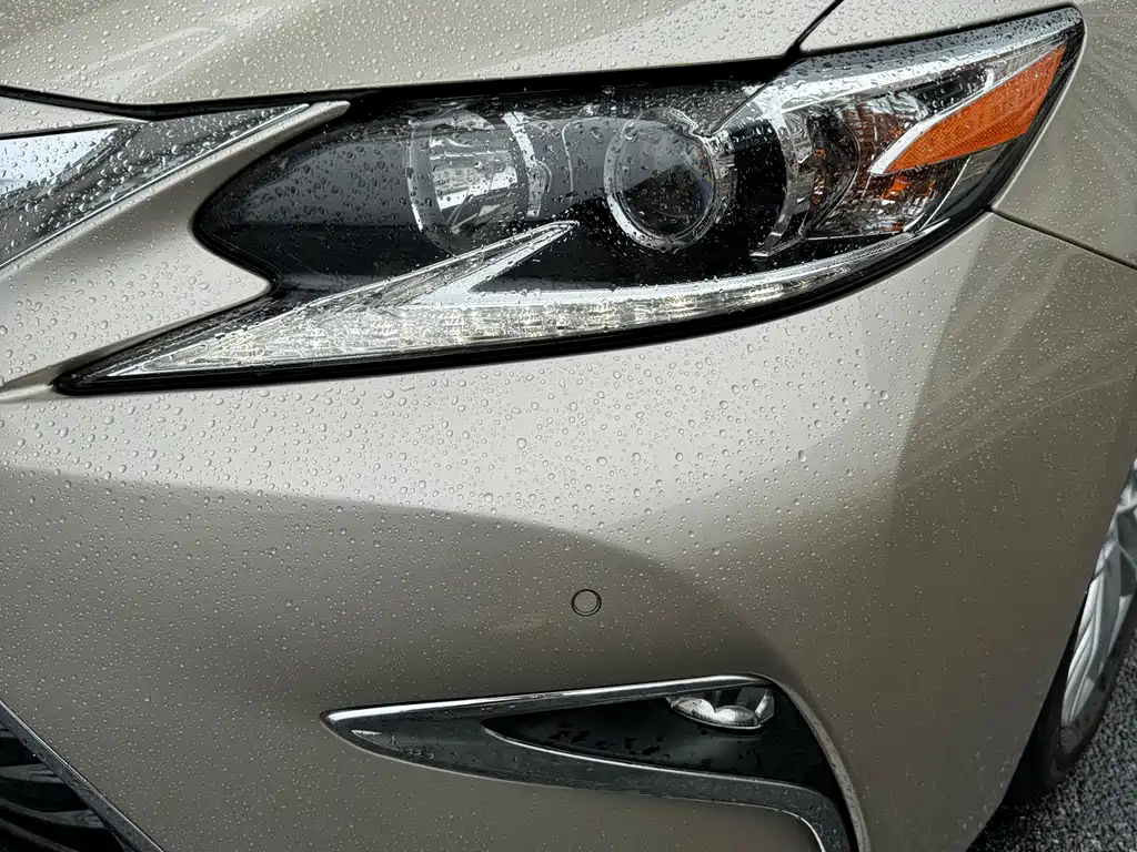 Lexus ES 2017 — фото 20