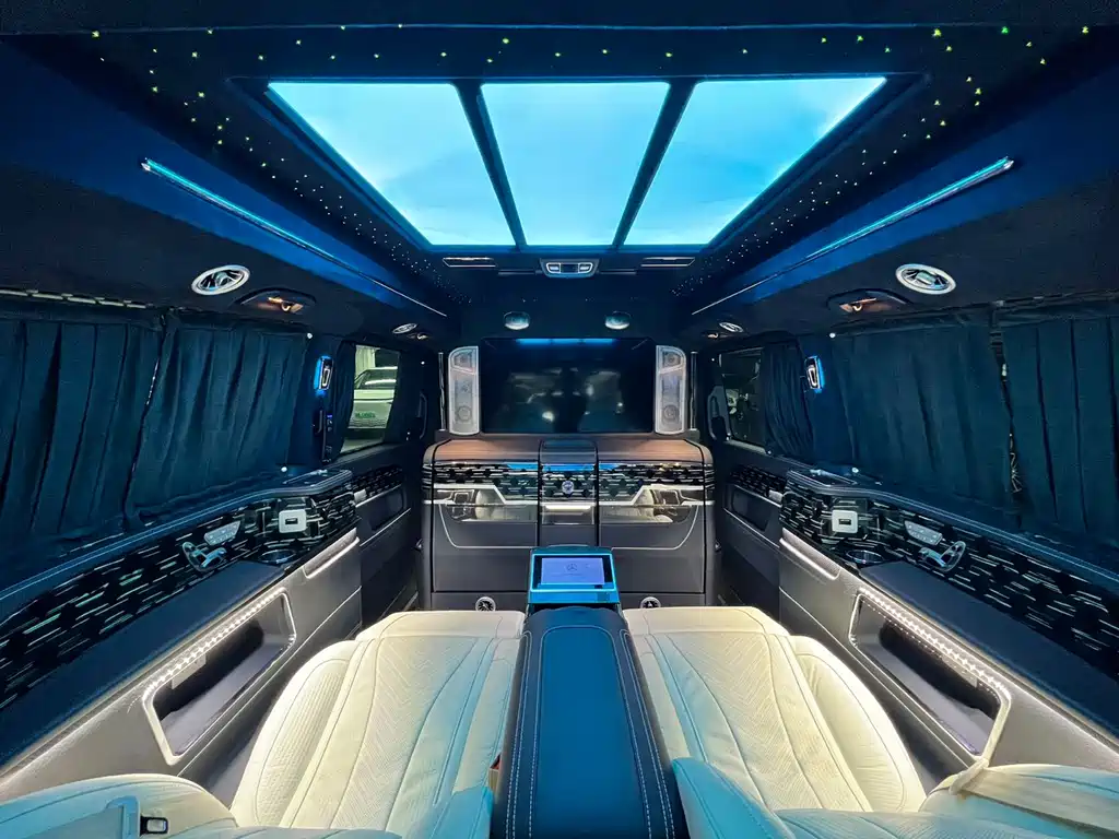 Mercedes-Benz V-Class 2022 — фото 11