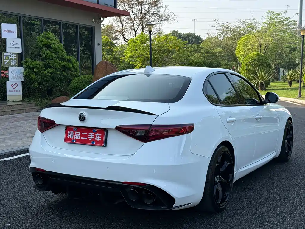 Alfa Romeo Giulia 2018 — фото 4