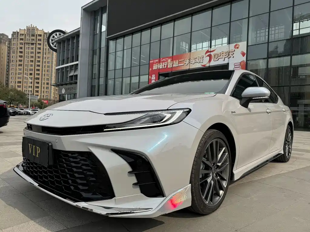 Toyota Camry 2024 — фото 10