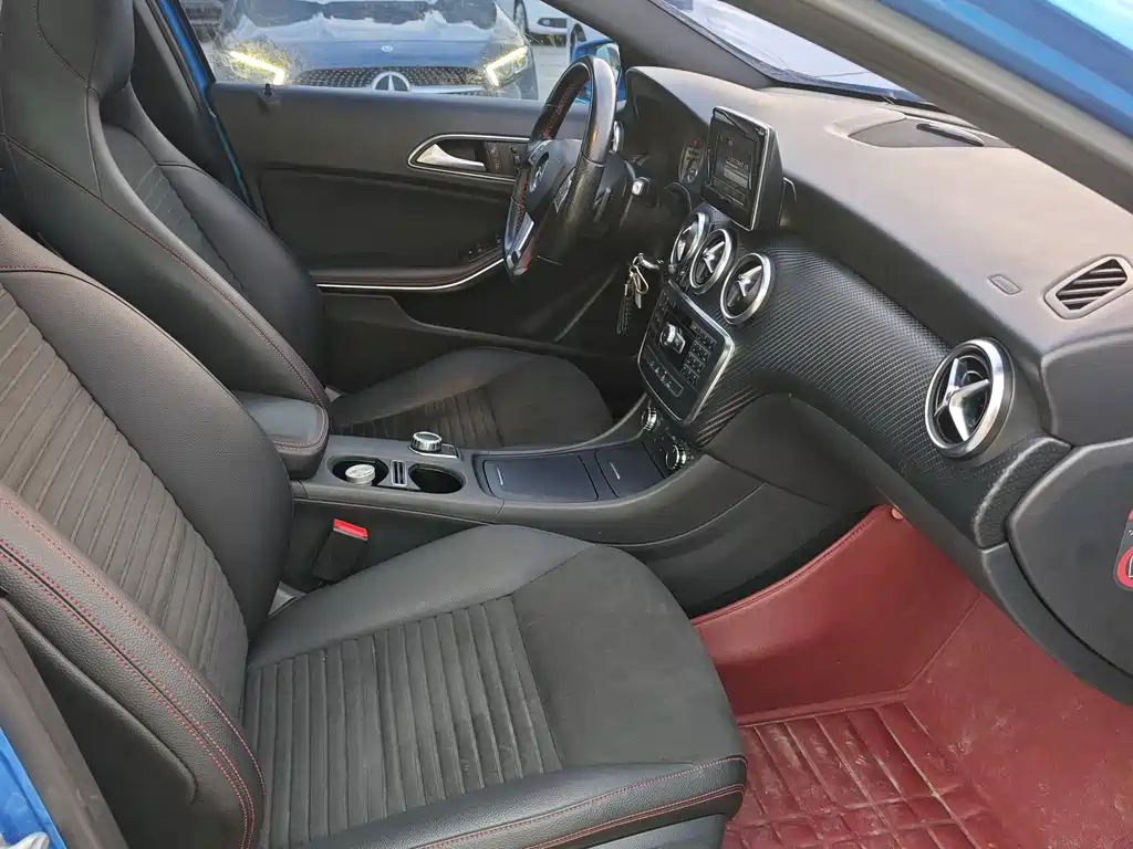 Mercedes-Benz A-Class 2015 — фото 9