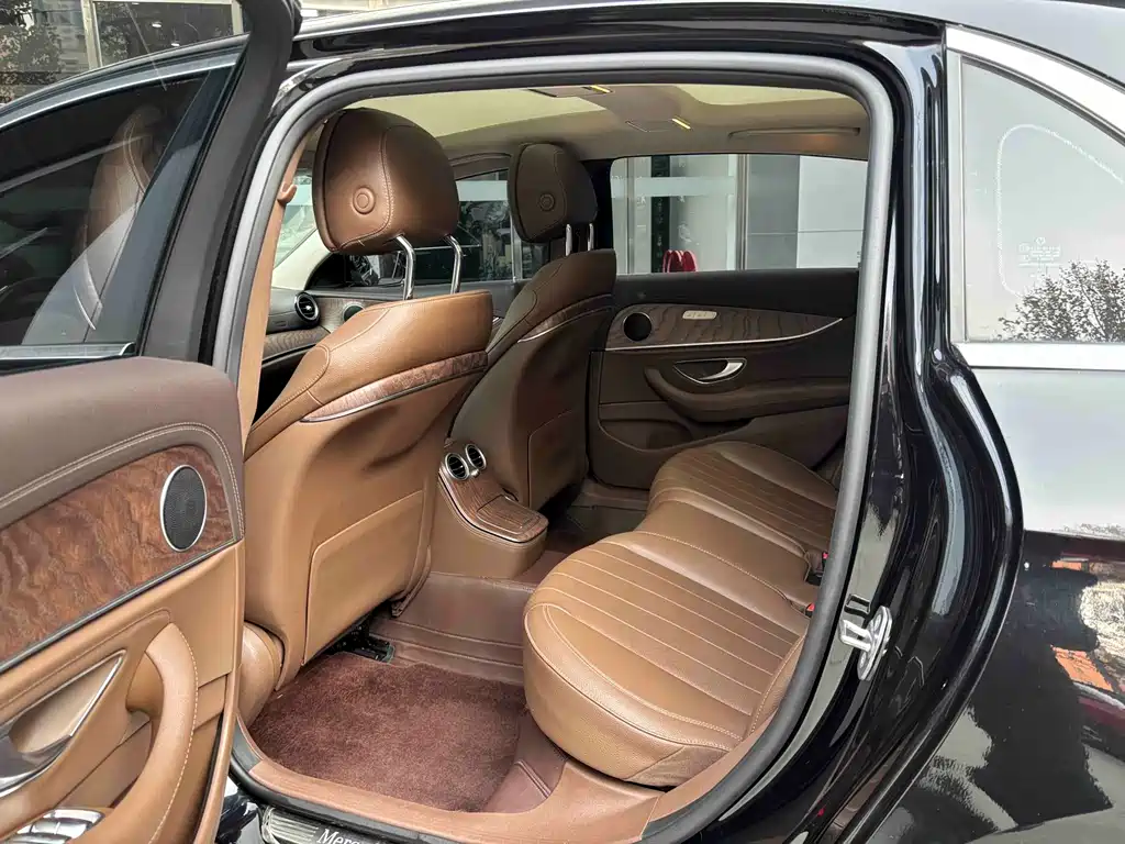 Mercedes-Benz E-Class 2023 — фото 8