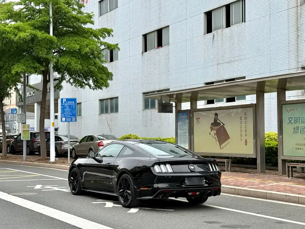Ford Mustang 2017 — фото 10
