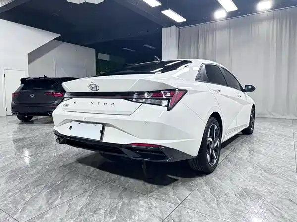 Hyundai Elantra 2023