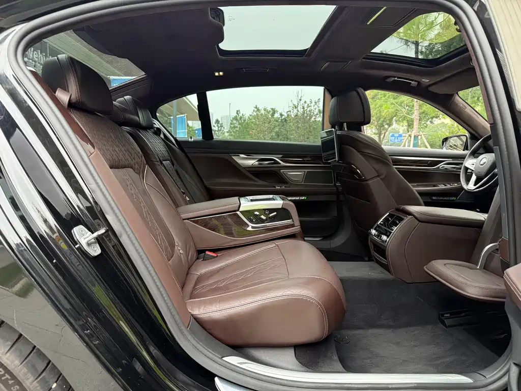 BMW 7 Series 2016 — фото 10