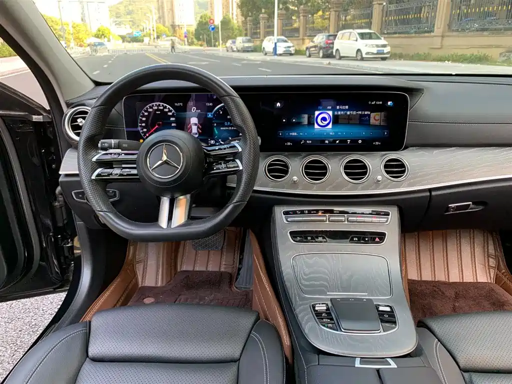 Mercedes-Benz E-Class 2022 — фото 19