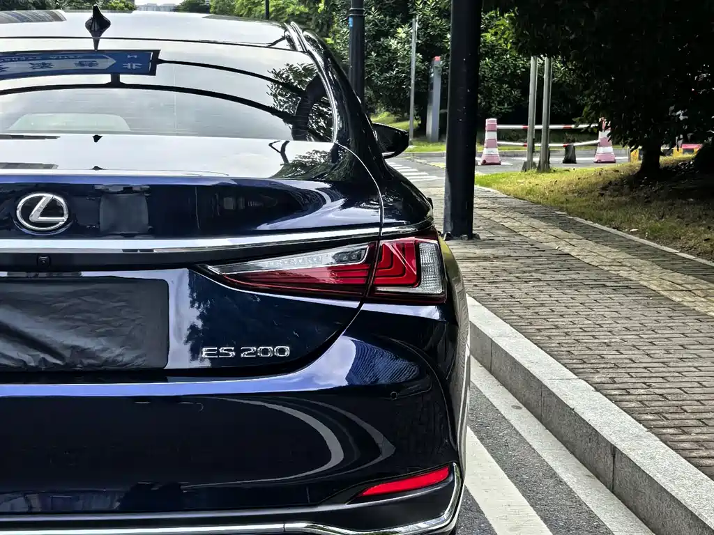 Lexus ES 2023 — фото 15