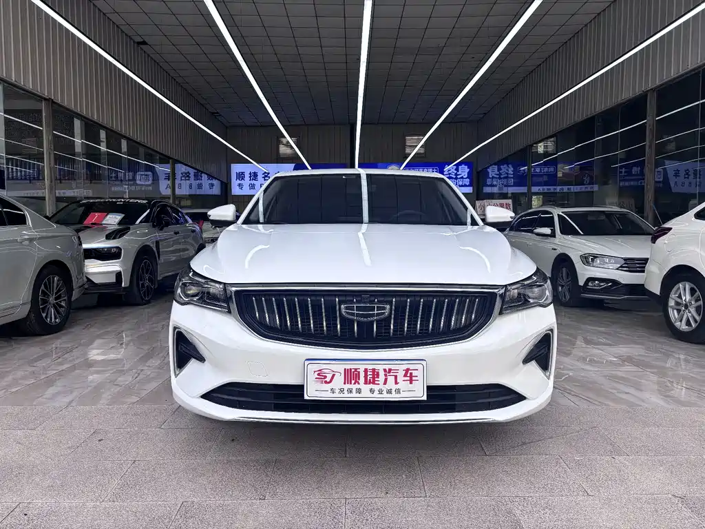 Geely Emgrand 2022