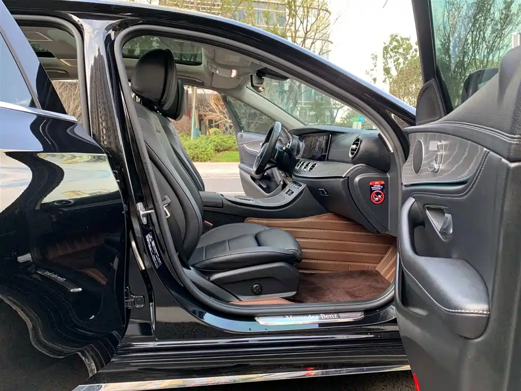 Mercedes-Benz E-Class 2022 — фото 10